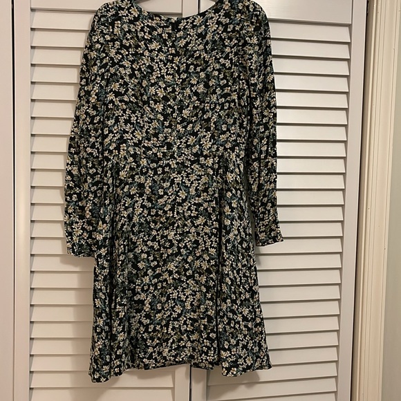 Adorable floral dress from LOFT - Picture 3 of 3